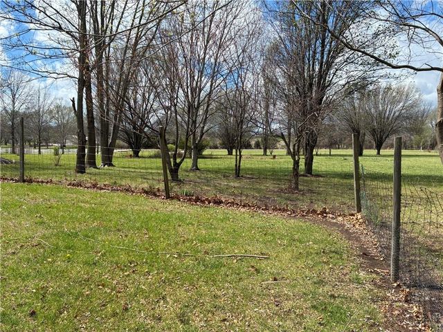 7211 S Arnett Road, Grain Valley, MO 64029