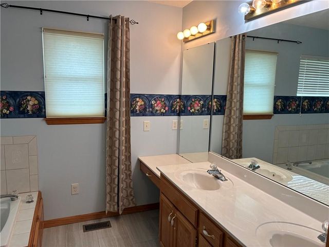 7211 S Arnett Road, Grain Valley, MO 64029
