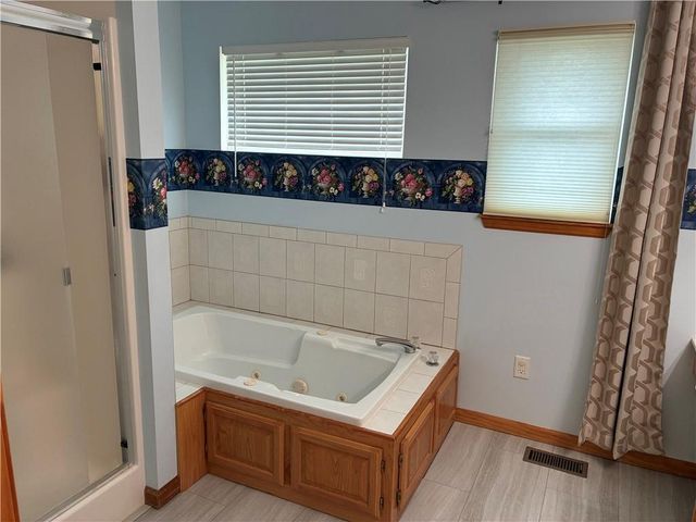 7211 S Arnett Road, Grain Valley, MO 64029