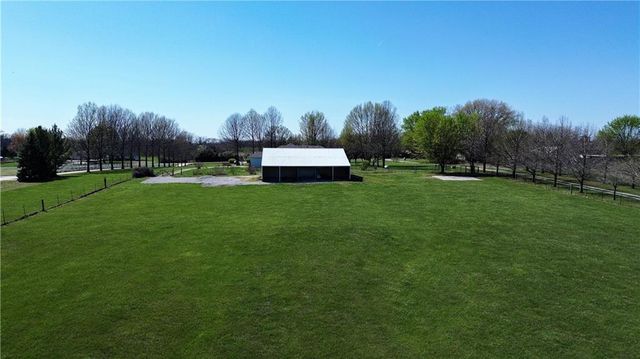 7211 S Arnett Road, Grain Valley, MO 64029