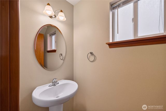 80 NE Melrose Drive, Oak Harbor, WA 98277