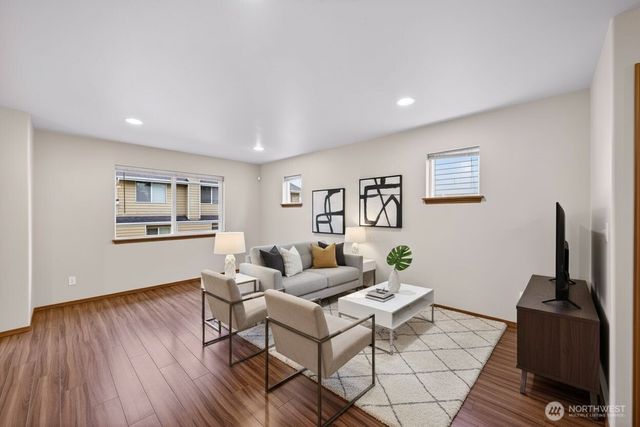 80 NE Melrose Drive, Oak Harbor, WA 98277