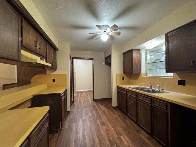 1609 Forrest Drive, Wharton, TX 77488