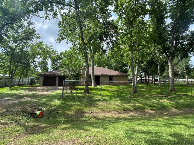 1609 Forrest Drive, Wharton, TX 77488