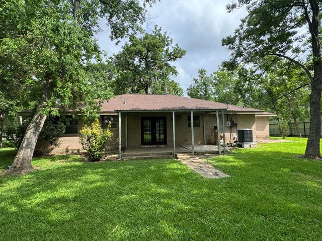 1609 Forrest Drive, Wharton, TX 77488