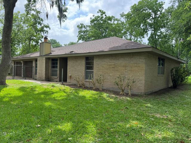 1609 Forrest Drive, Wharton, TX 77488