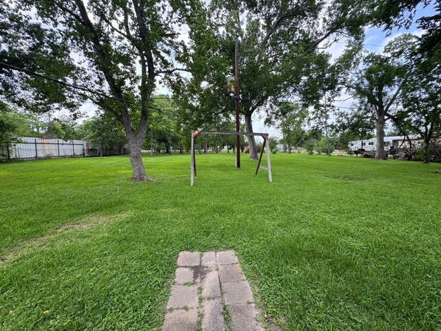1609 Forrest Drive, Wharton, TX 77488