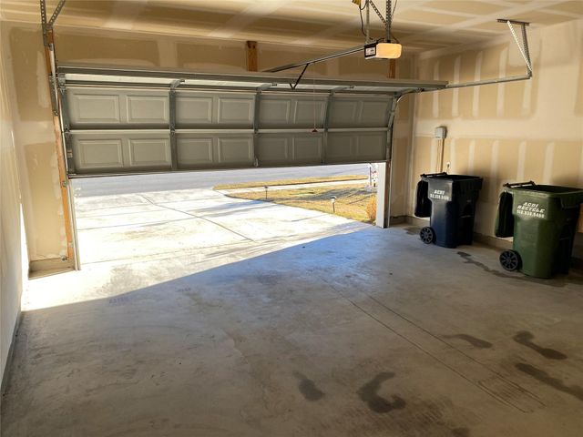 115 Lyrebird LN, Hutto, TX 78634