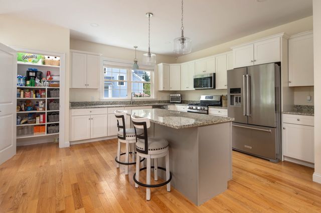 31 Split Rock Ln, Mattapoisett, MA 02739