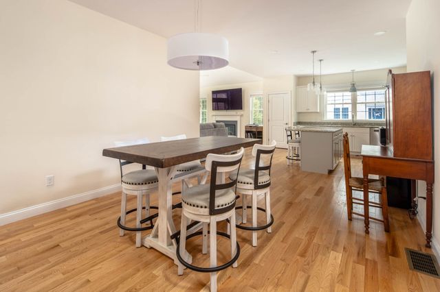 31 Split Rock Ln, Mattapoisett, MA 02739