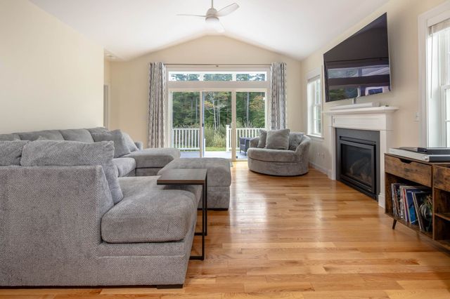 31 Split Rock Ln, Mattapoisett, MA 02739