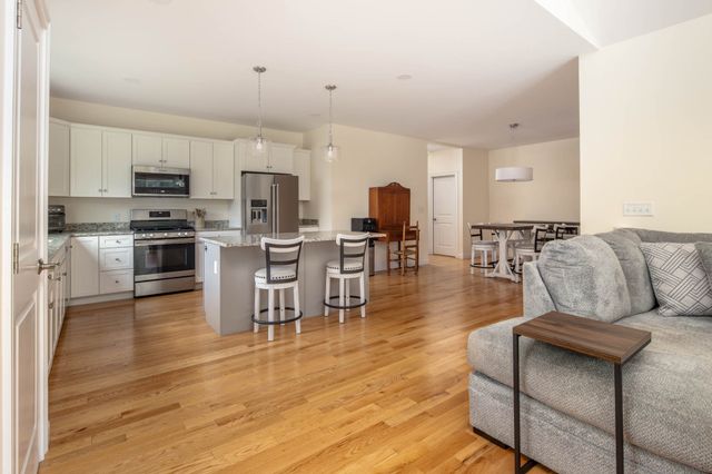 31 Split Rock Ln, Mattapoisett, MA 02739