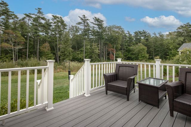 31 Split Rock Ln, Mattapoisett, MA 02739