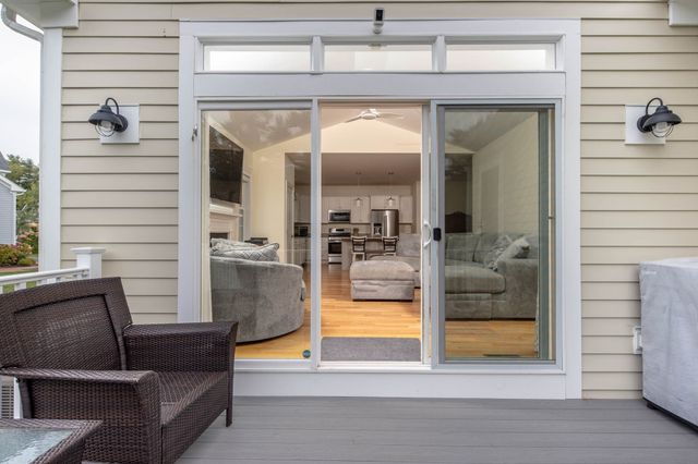 31 Split Rock Ln, Mattapoisett, MA 02739