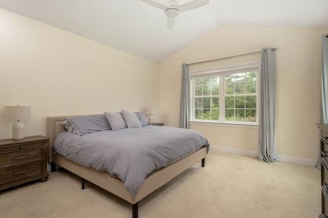 31 Split Rock Ln, Mattapoisett, MA 02739