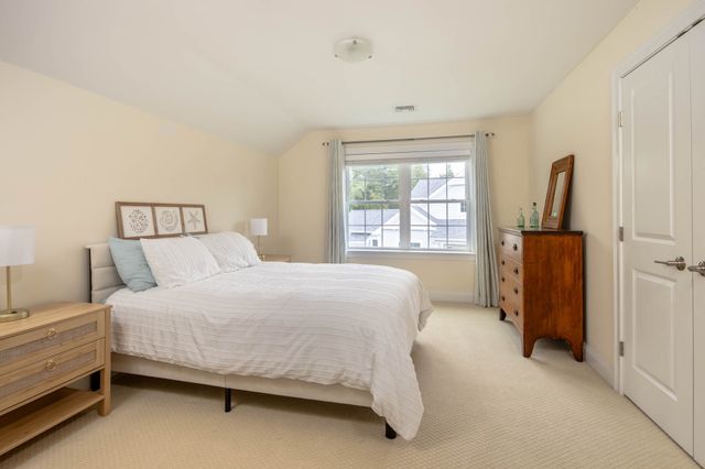 31 Split Rock Ln, Mattapoisett, MA 02739