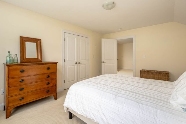 31 Split Rock Ln, Mattapoisett, MA 02739
