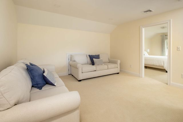 31 Split Rock Ln, Mattapoisett, MA 02739
