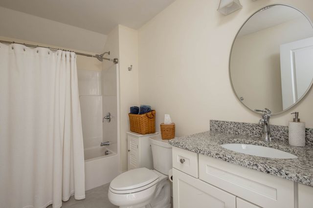 31 Split Rock Ln, Mattapoisett, MA 02739