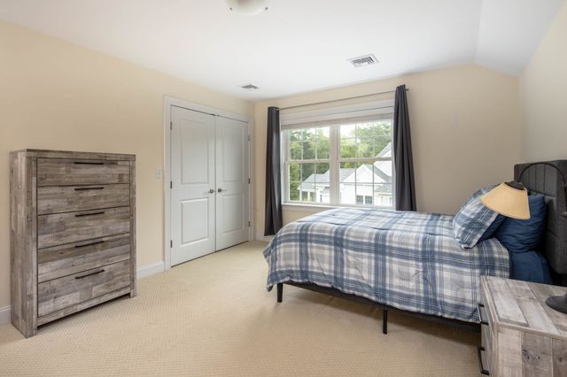 31 Split Rock Ln, Mattapoisett, MA 02739