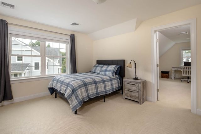 31 Split Rock Ln, Mattapoisett, MA 02739