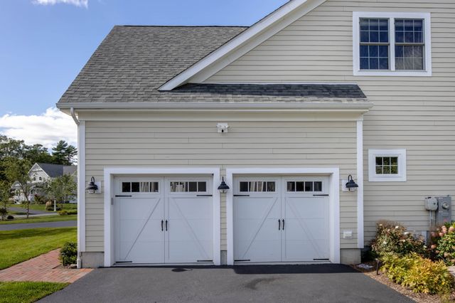 31 Split Rock Ln, Mattapoisett, MA 02739