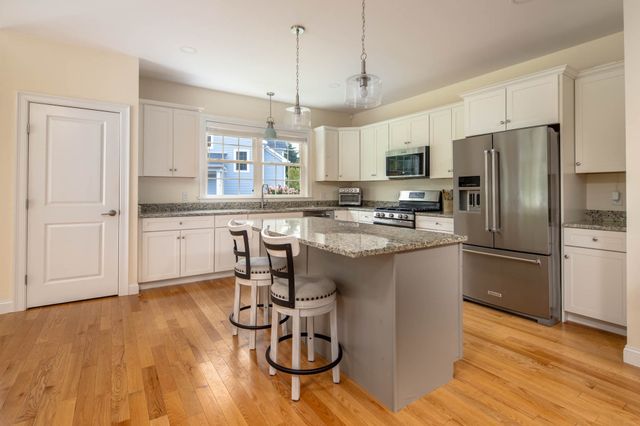 31 Split Rock Ln, Mattapoisett, MA 02739