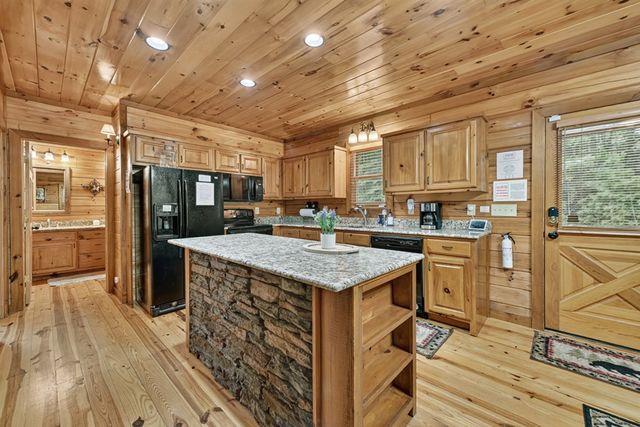 115 Fox Run Drive, Blue Ridge, GA 30513