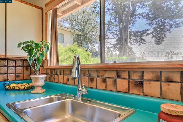 6830 Del Monte Ave, Richmond, CA 94805