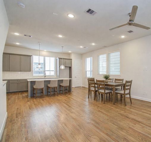 2810 Grand Fountains Drive B, Houston, TX 77054