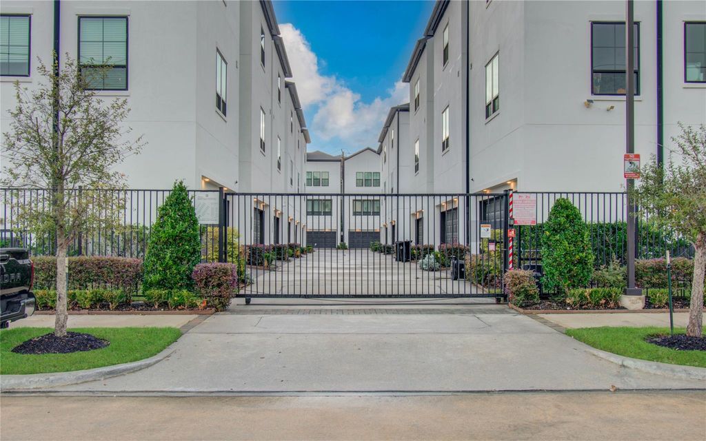 2810 Grand Fountains Drive B, Houston, TX 77054