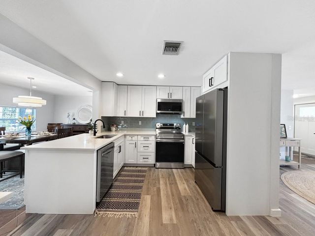 10011 46TH AVENUE W, Bradenton, FL 34210