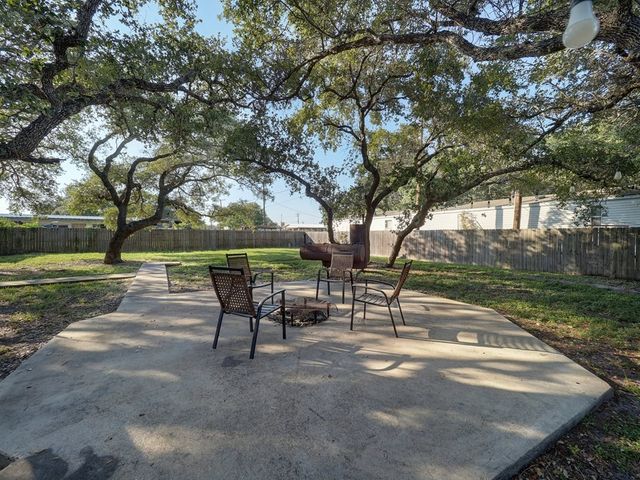 108 Sweet Bay St, Rockport, TX 78382