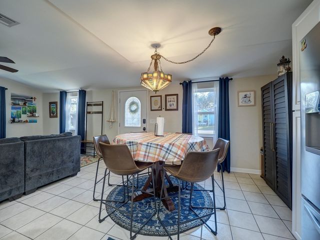 108 Sweet Bay St, Rockport, TX 78382