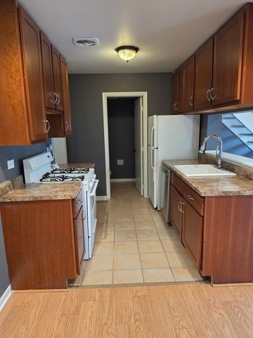 304 Creekside Court 304, Vernon Hills, IL 60061