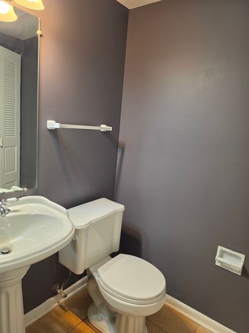 304 Creekside Court 304, Vernon Hills, IL 60061