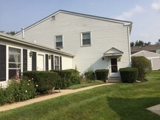 304 Creekside Court 304, Vernon Hills, IL 60061