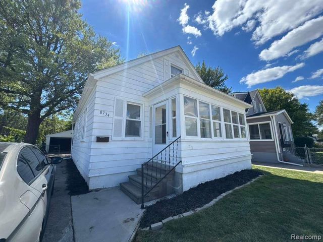 8734 Chalmers Avenue, Warren, MI 48089