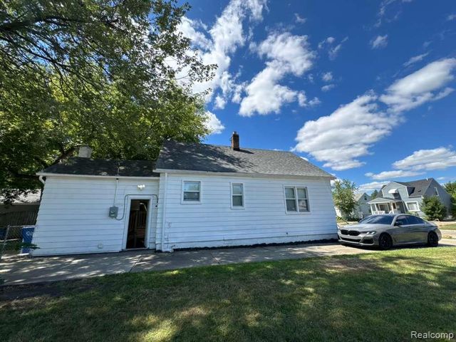 8734 Chalmers Avenue, Warren, MI 48089