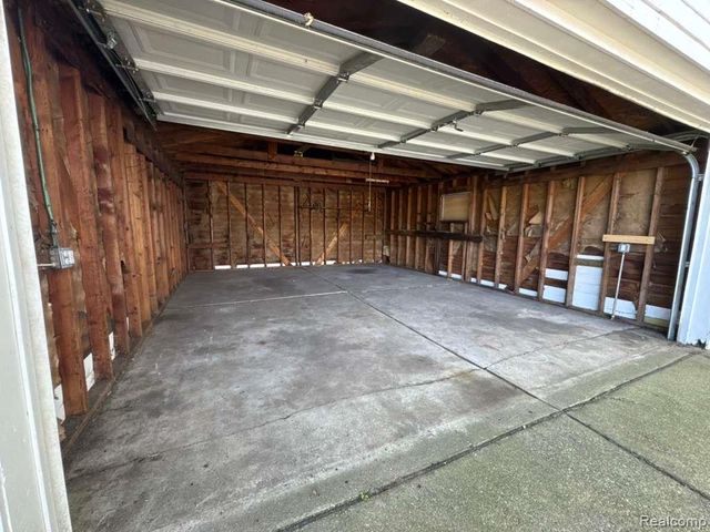 8734 Chalmers Avenue, Warren, MI 48089