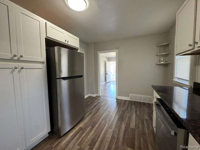 8734 Chalmers Avenue, Warren, MI 48089