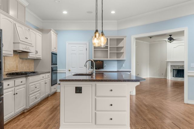 402 E 119th Street S, Jenks, OK 74037