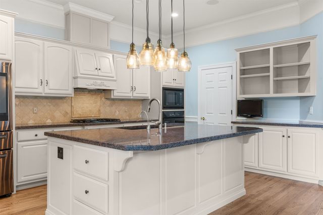 402 E 119th Street S, Jenks, OK 74037