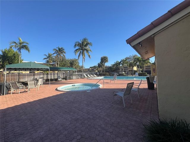 9412 NW 39th St, Sunrise, FL 33351