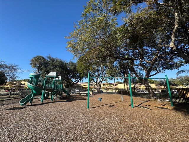 9412 NW 39th St, Sunrise, FL 33351