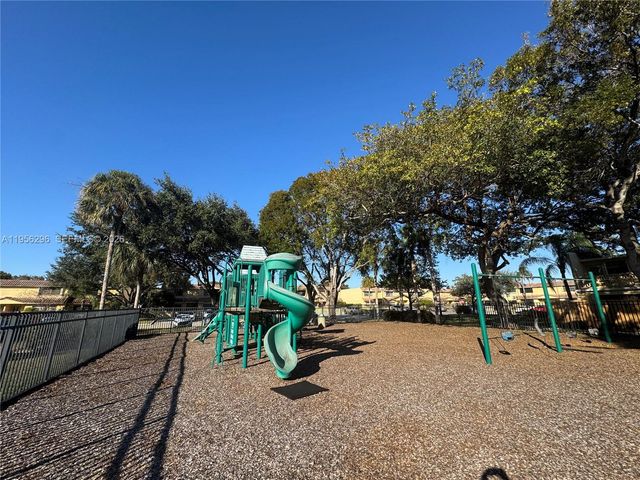 9412 NW 39th St, Sunrise, FL 33351