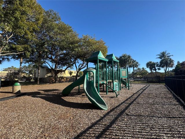 9412 NW 39th St, Sunrise, FL 33351