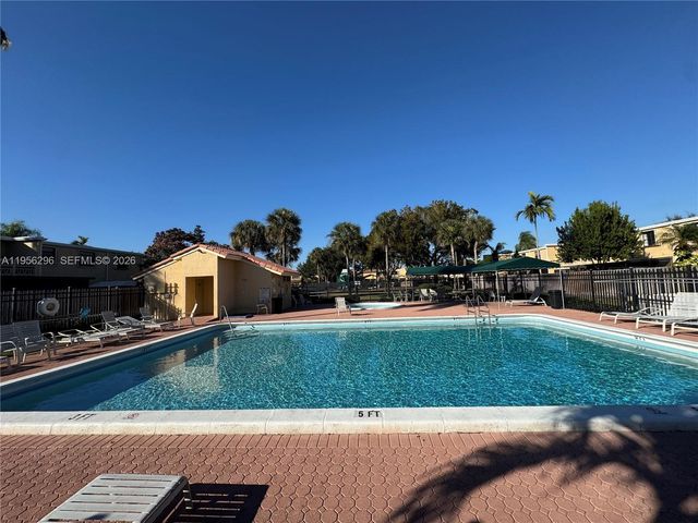 9412 NW 39th St, Sunrise, FL 33351