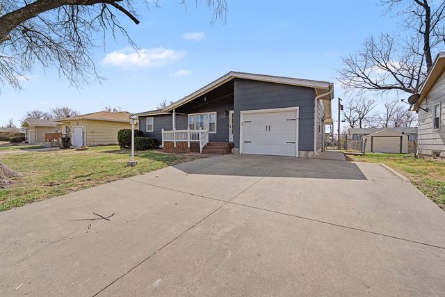 2228 Edward St, Salina, KS 67401