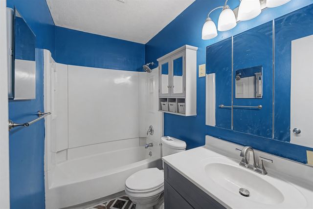 2228 Edward St, Salina, KS 67401